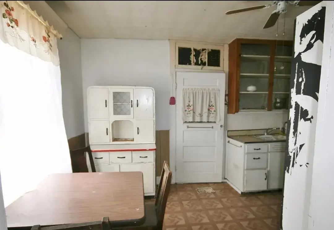 Kitchen_before (2)
